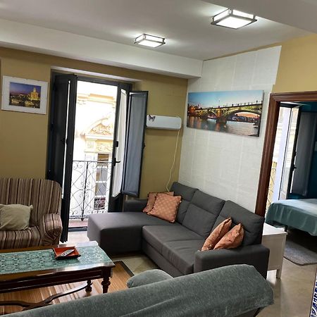 Apartamento DUPLEX SAGASTA Sevilla Bagian luar foto